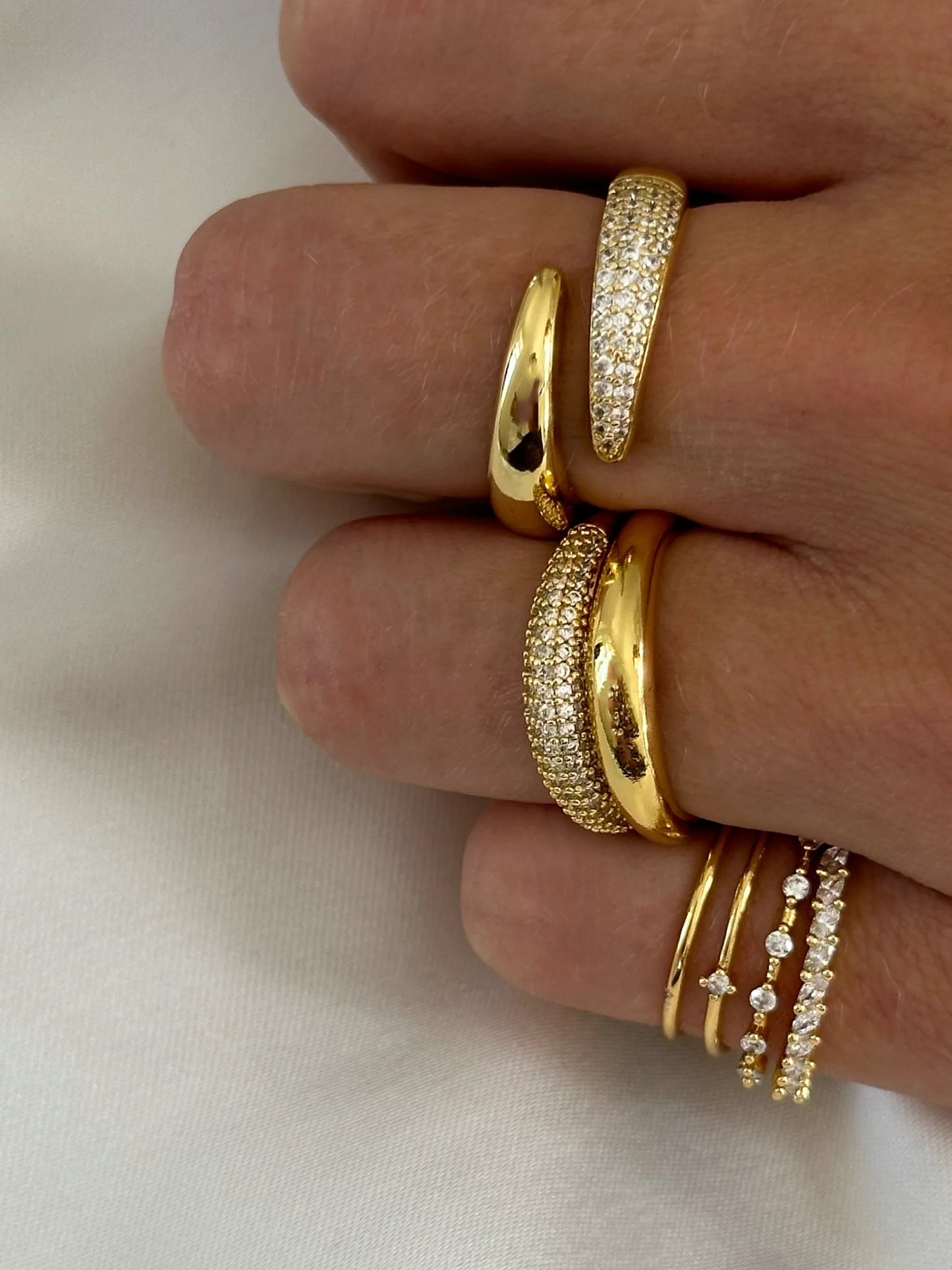Muli Collection Beaded Zirconia Stacker Ring Gold – Detailansicht