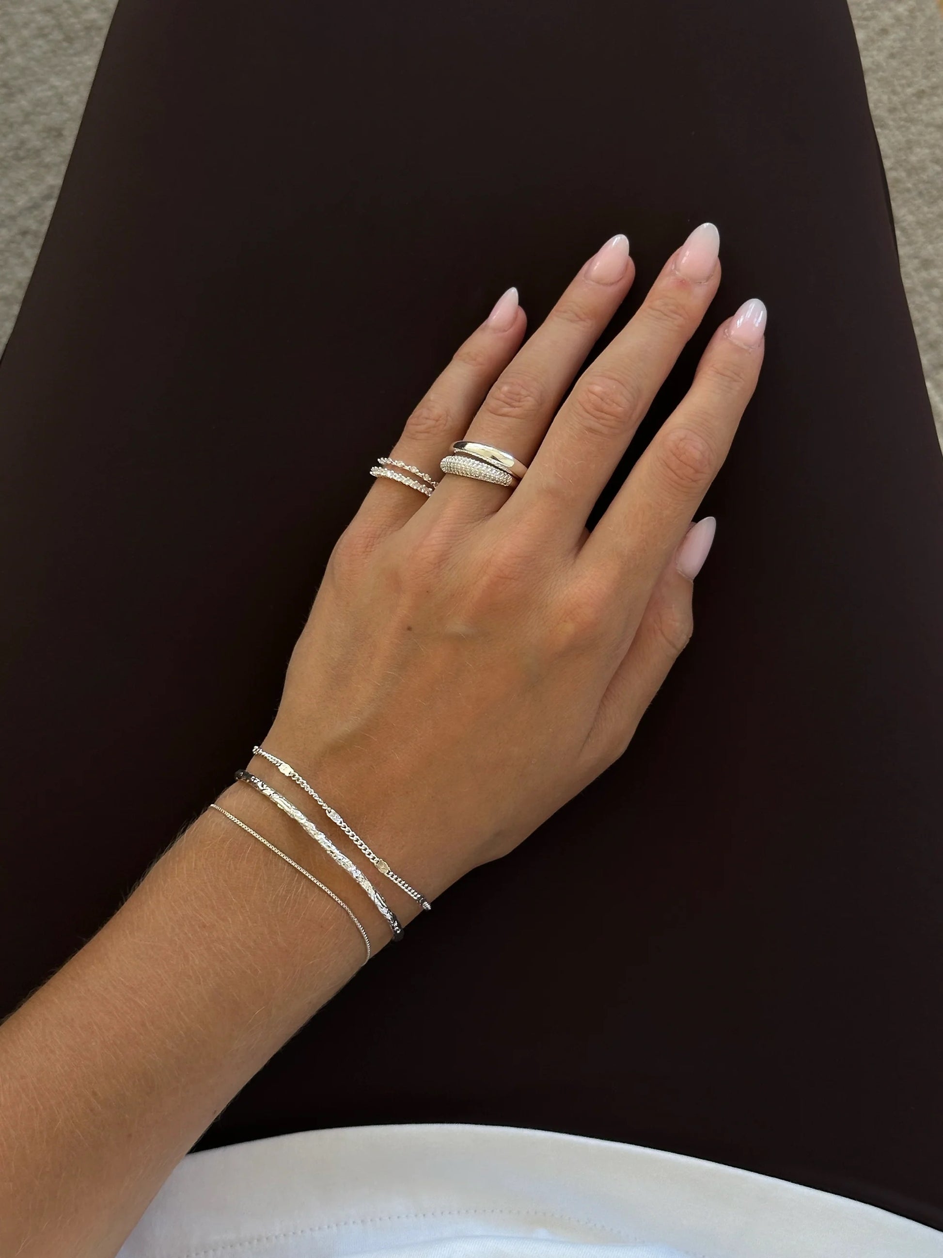 Muli Collection Thin Dome Ring Silber – Seitenansicht