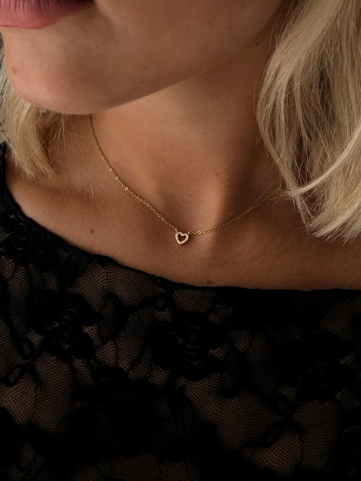 Muli Collection Zirconia Heart Necklace Gold – Seitenansicht