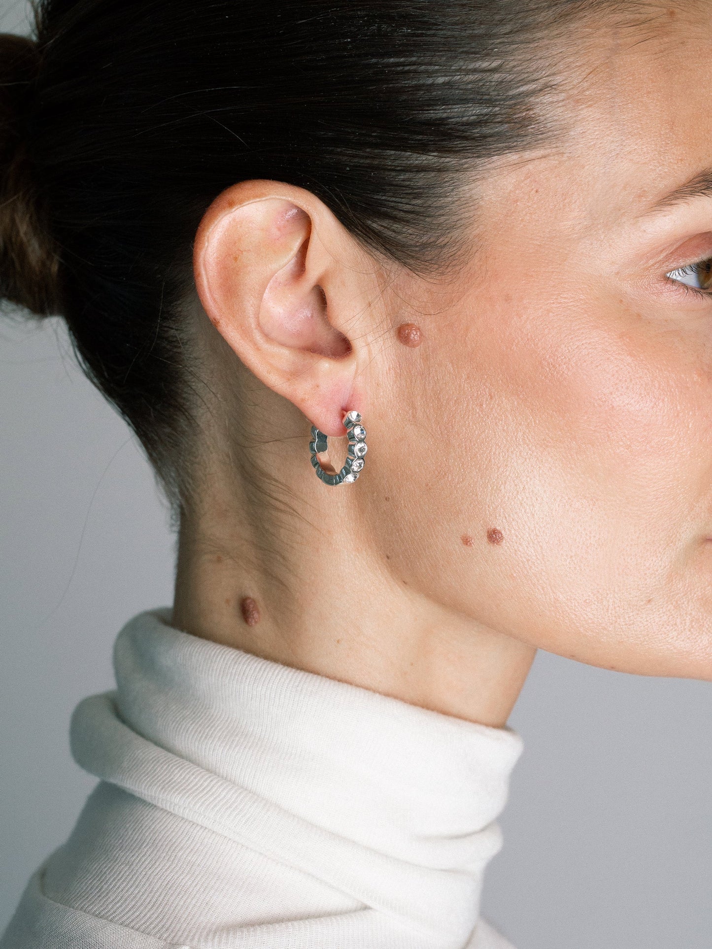 Muli Collection 15mm Lotus Hoops Silber – Produktfoto