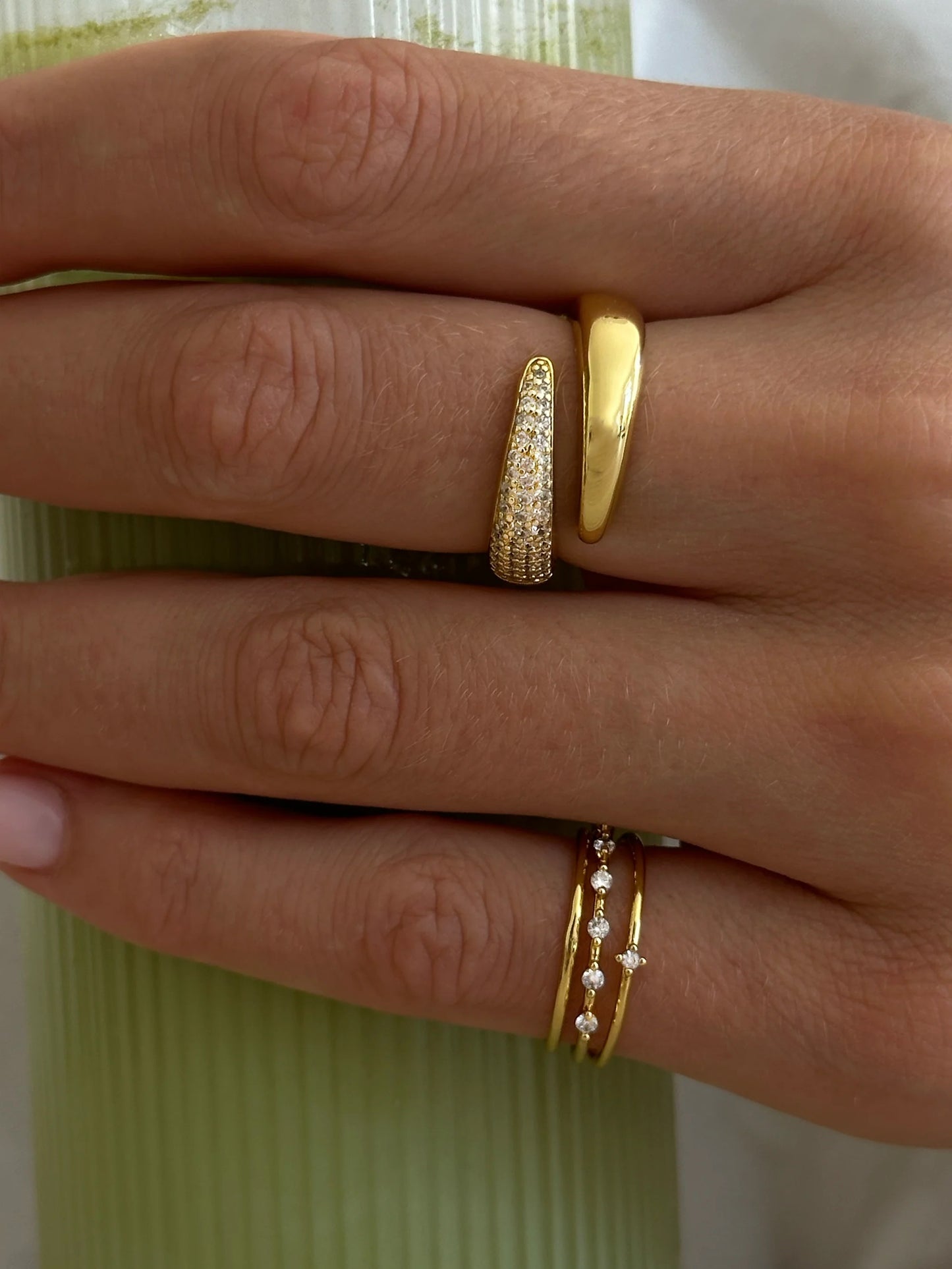 Muli Collection Beaded Zirconia Stacker Ring Gold – Rückansicht