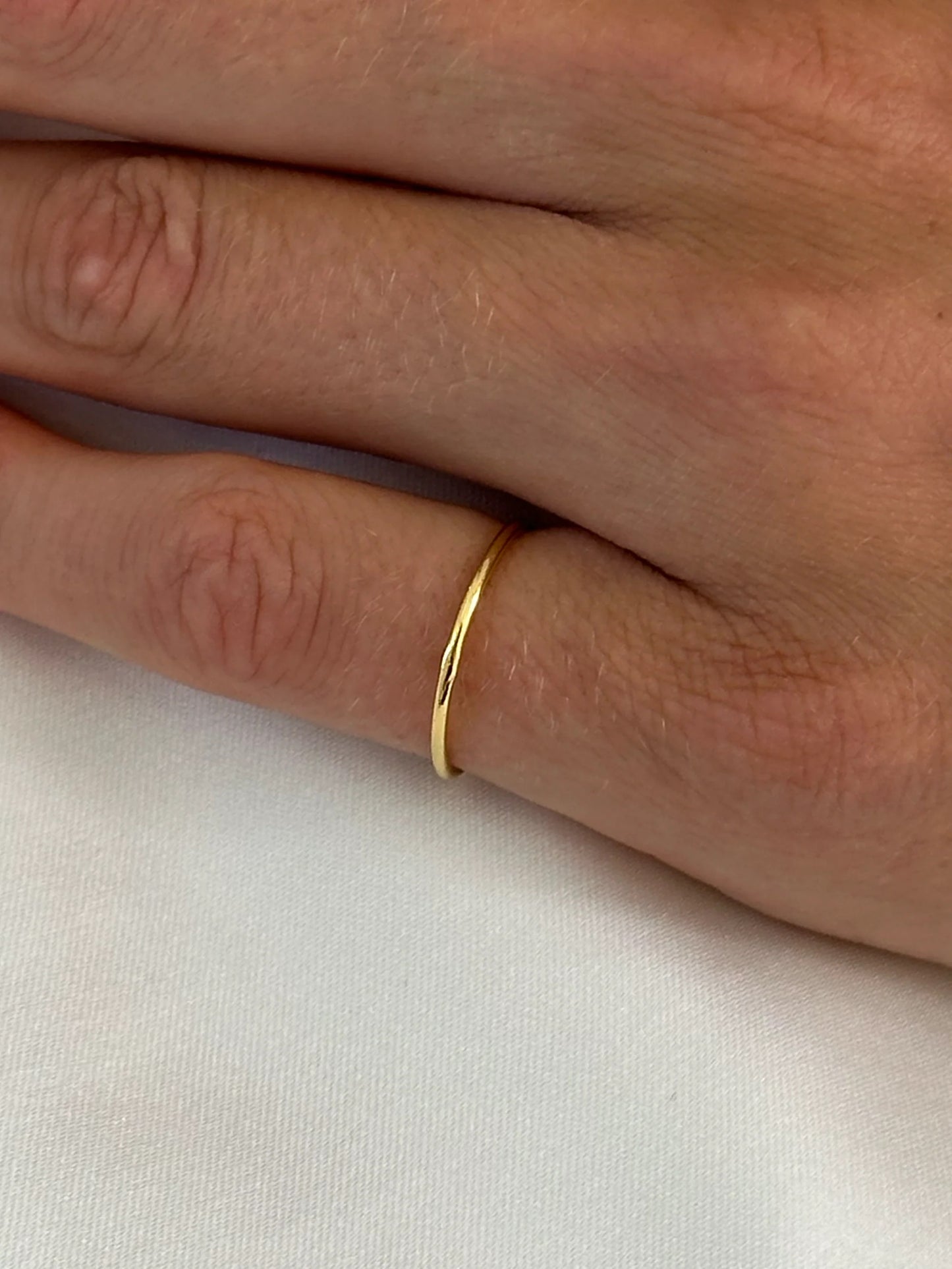 Muli Collection Stacker Ring Gold – Seitenansicht
