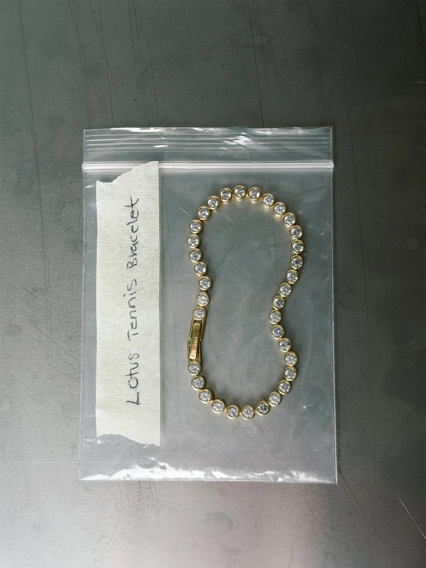 Muli Collection Lotus Tennis Bracelet Gold – Seitenansicht