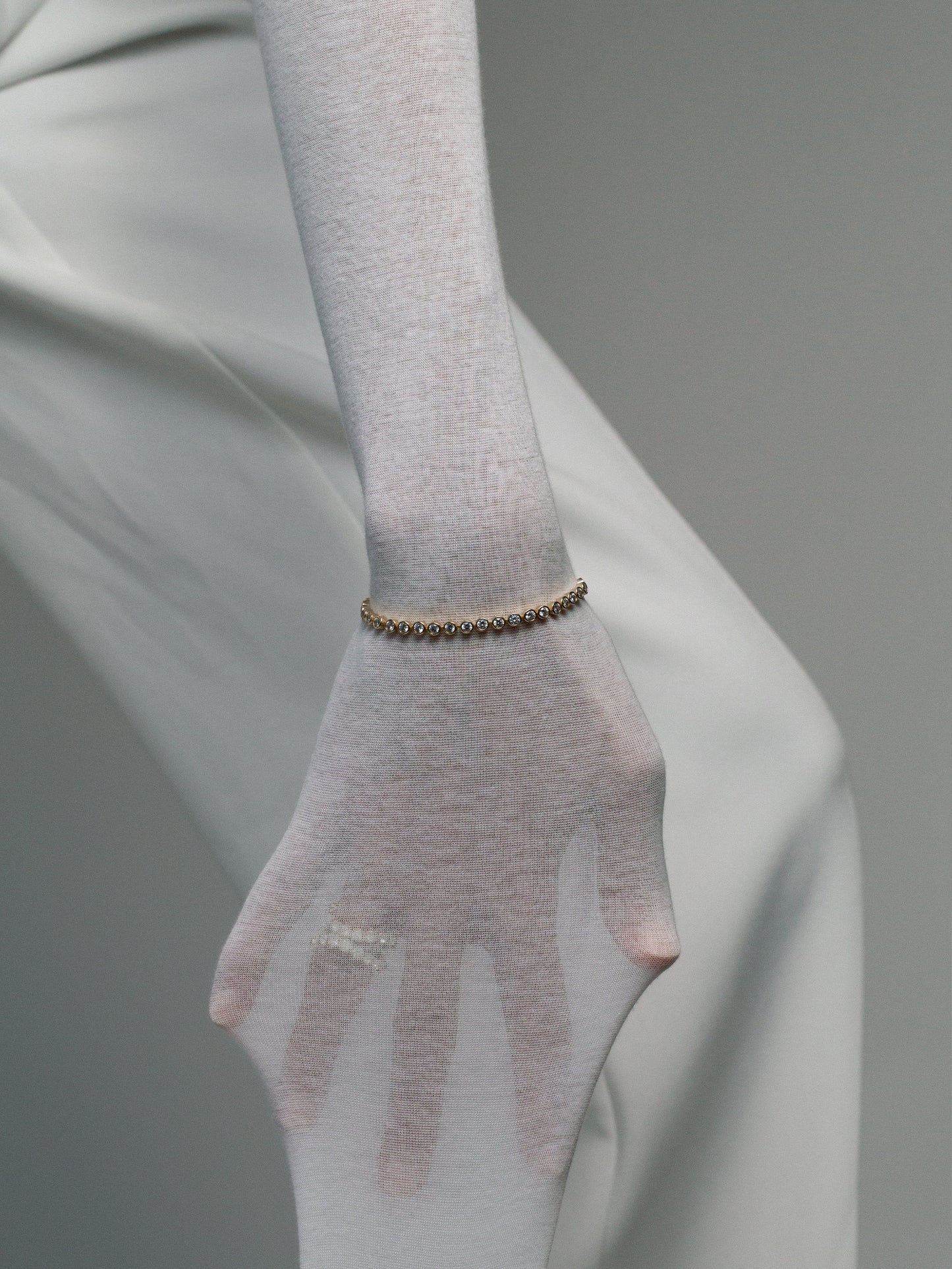 Muli Collection Lotus Tennis Bracelet Gold – Detailansicht