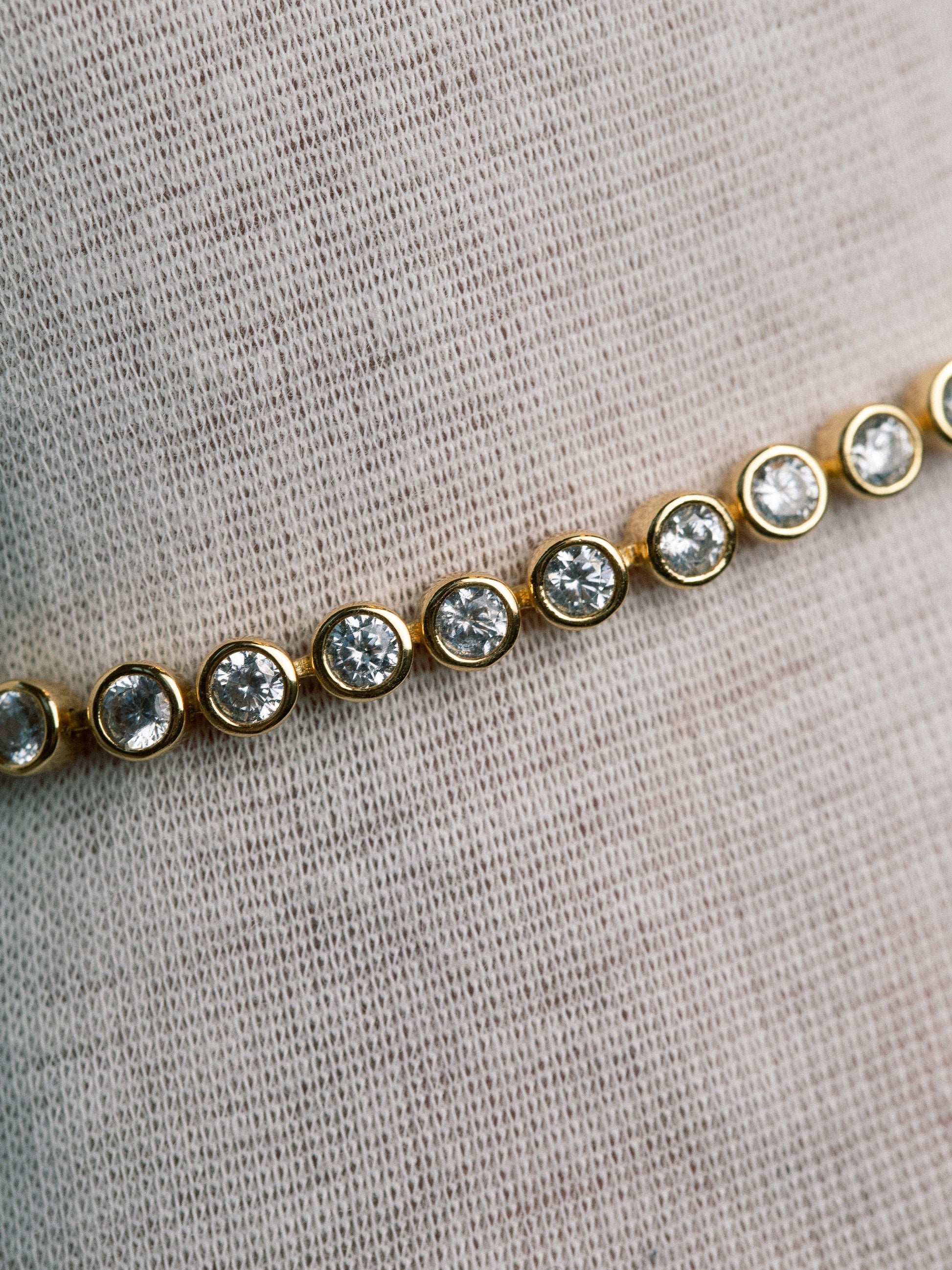 Muli Collection Lotus Tennis Bracelet Gold – Produktfoto