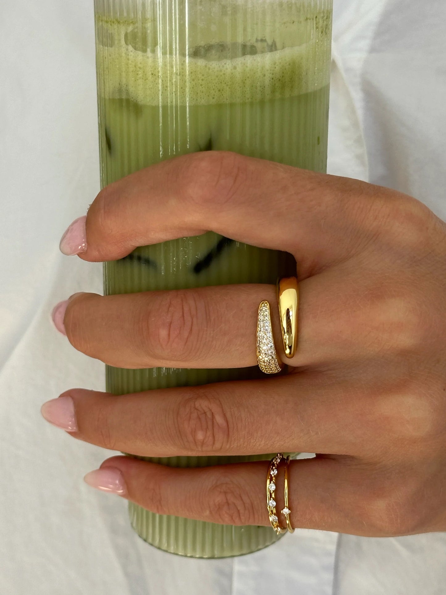 Muli Collection Solo Zirconia Stacker Ring Gold – Detailansicht