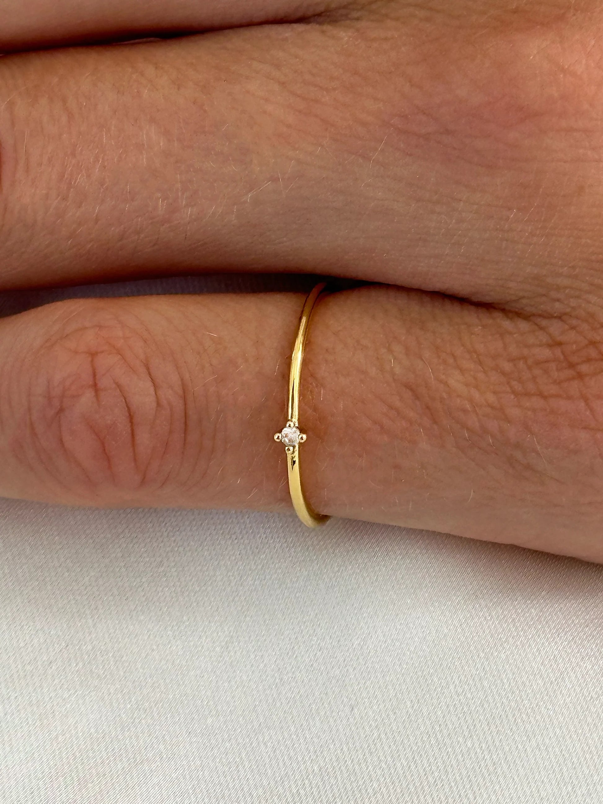Muli Collection Solo Zirconia Stacker Ring Gold – Rückansicht