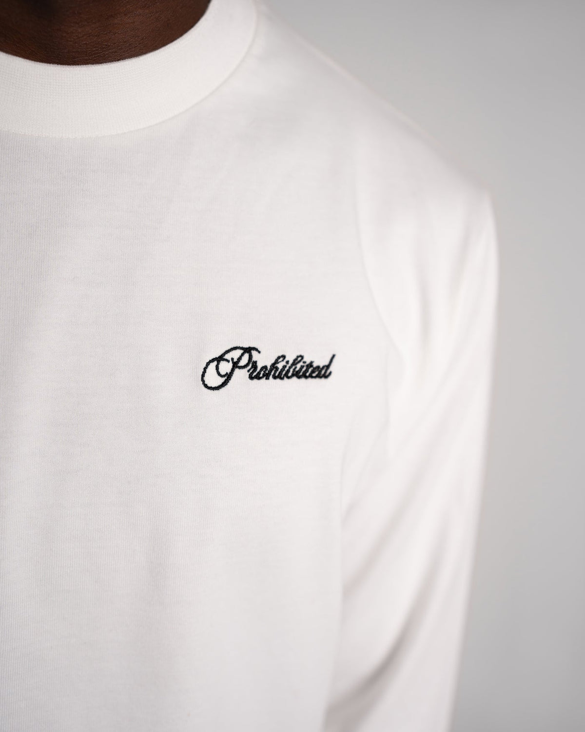 Prohibited Après Ski Longsleeve Off-White – Detail Logo